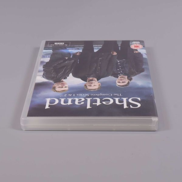 Shetland DVD-box sedd från sidan i liggande position