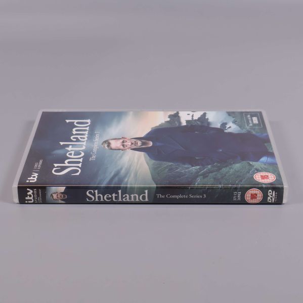 Shetland S3 DVD-box sedd ovanifrån med tydlig rygg