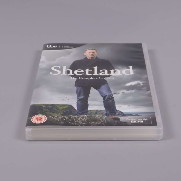 Shetland S4 DVD-box sedd framifrån liggande