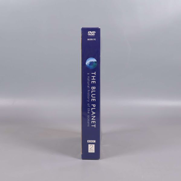 Sidovy av The Blue Planet DVD box med text längs ryggen