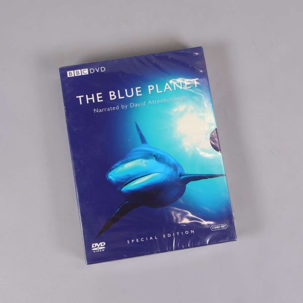 The Blue Planet DVD box fotad ovanifrån mot grå bakgrund