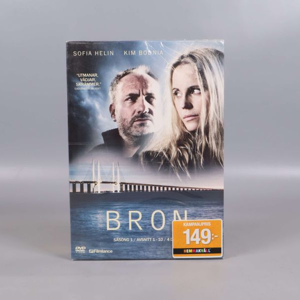 Framsidan av DVD-boxen Bron säsong 1 med prislapp