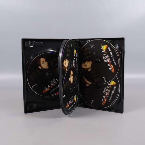 DVD-box öppen med fem skivor synliga inuti