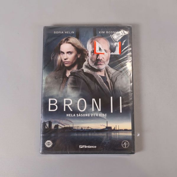 Framsidan av DVD-boxen Bron säsong 2 med karaktärer