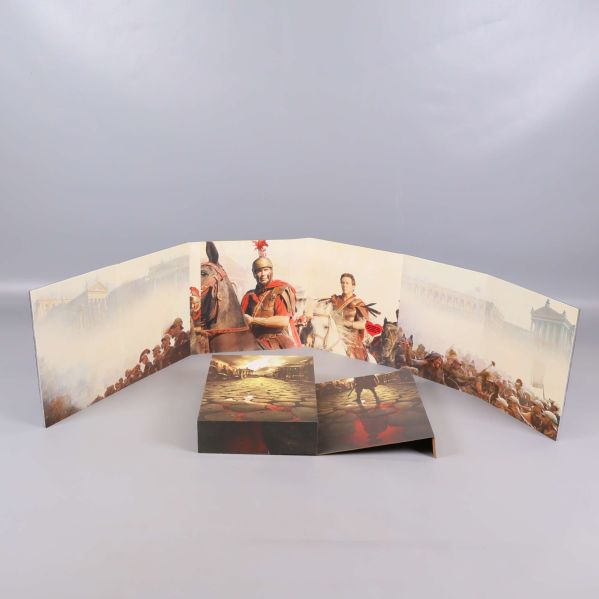Rome DVD-box utfälld, visar innerdesign med romerskt motiv och boxen framför