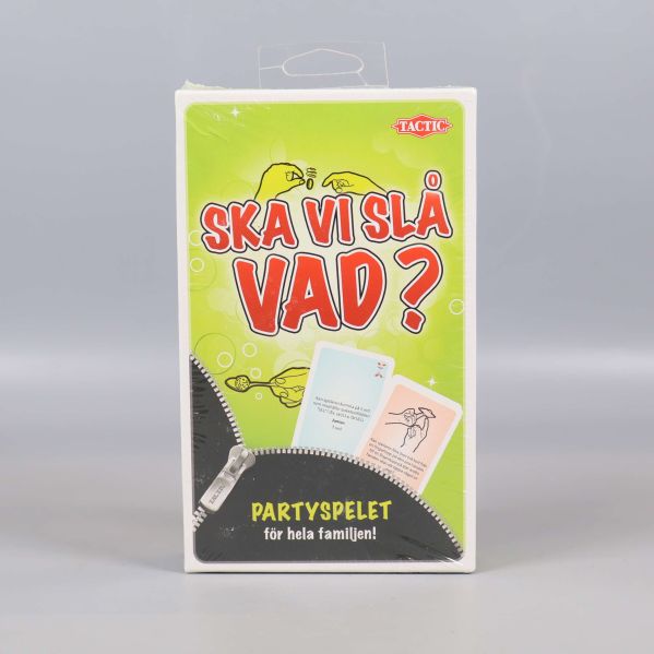 Grön spelask med texten Ska vi slå vad?