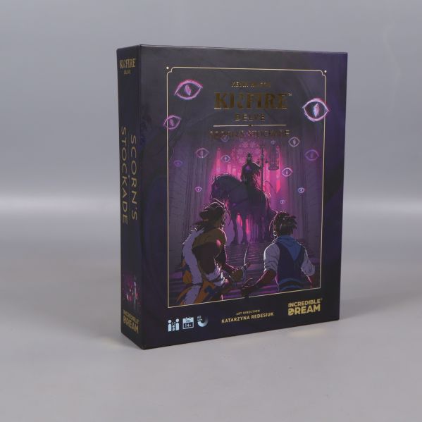 Framsida av asken med fantasyillustration och spelnamn