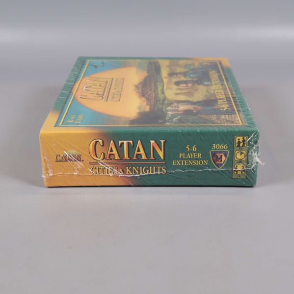 Översidan av Catan Cities & Knights expansion med namn och logotyper