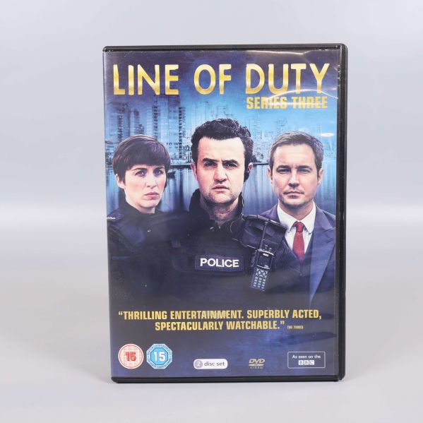 Framsidan av Line of Duty Series Three DVD-box med tre huvudkaraktärer