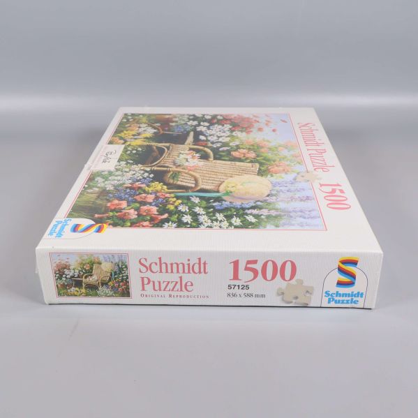 Pussellåda från Schmidt Puzzle snett ovanifrån