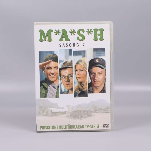 DVD-box med MASH Säsong 2 sedd framifrån