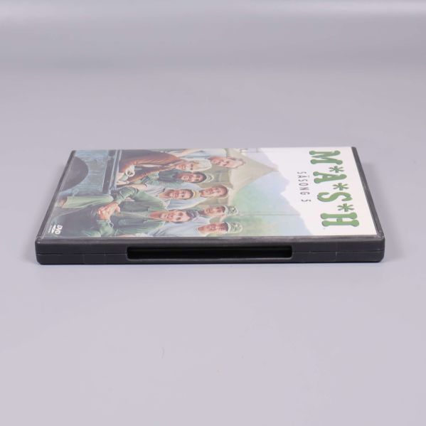 MASH Säsong 5 DVD-box liggande på bordet