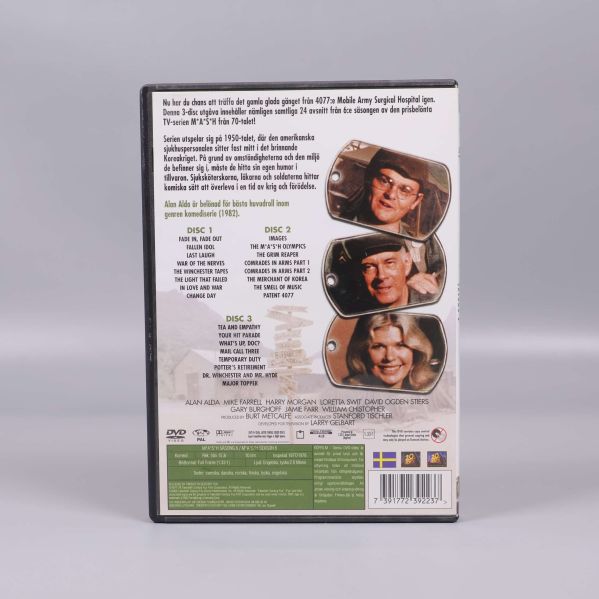 Baksidan av MASH säsong 6 DVD-box med text och bilder på karaktärer