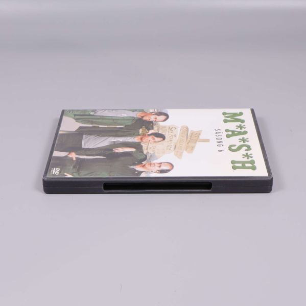 MASH säsong 6 DVD-box liggande med omslaget synligt