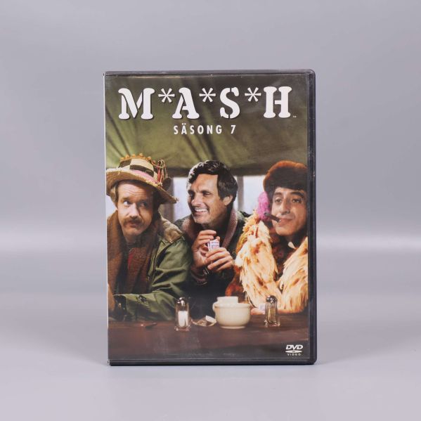 Framsida av DVD-box för M*A*S*H säsong 7