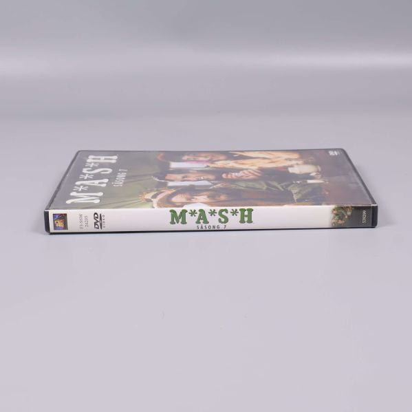 DVD-box för M*A*S*H säsong 7 liggande från sidan