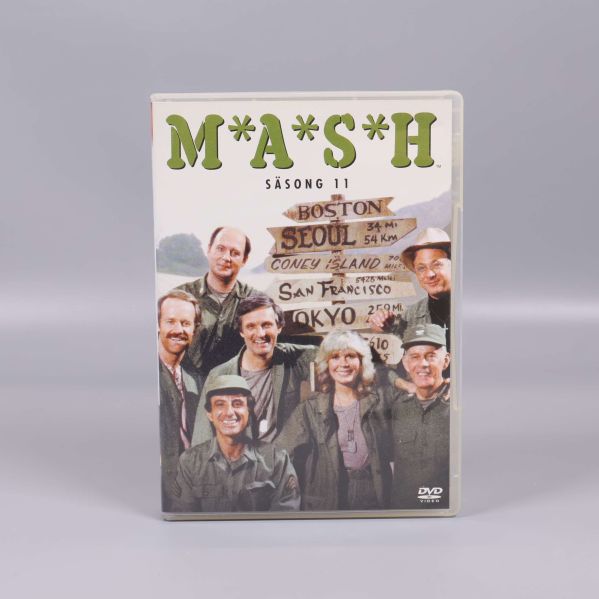 DVD-boxens framsida med karaktärer från M*A*S*H säsong 11