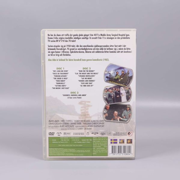 Baksidan av DVD-asken M*A*S*H säsong 11 med avsnittslista och bilder