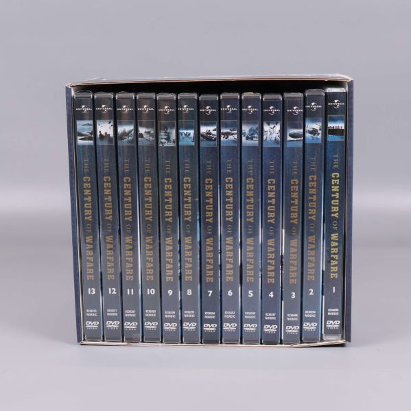 Alla 13 dvd-fodral i boxen av the century of warfare