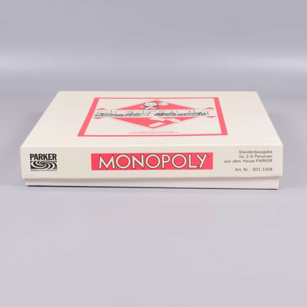 Monopoly-logotyp och Parker-märke på lådans sida
