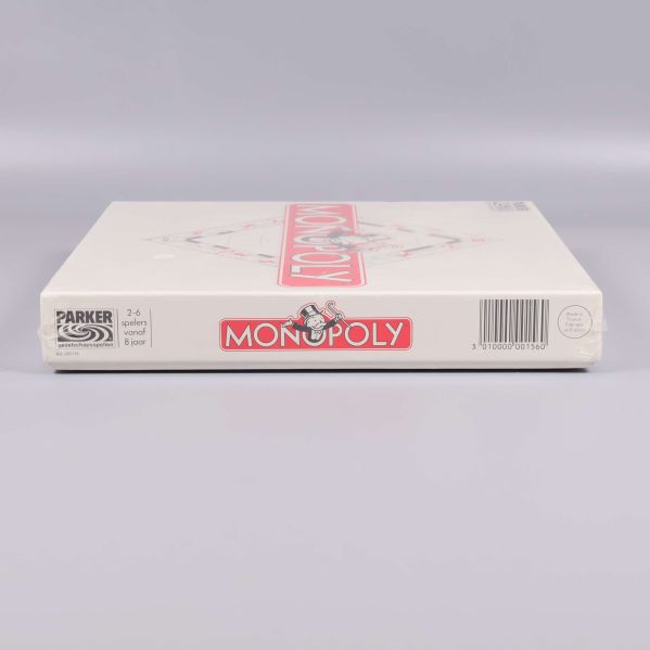 Andra sidan av Monopoly box med logga och streckkod