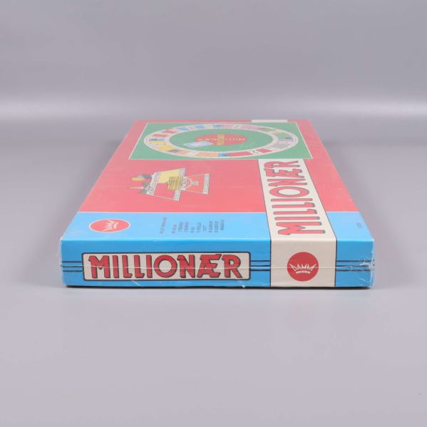 Kortsida av Millionær spelask med logotyp