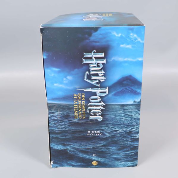 Sidan av Harry Potter box med Hogwarts slott och filmtext