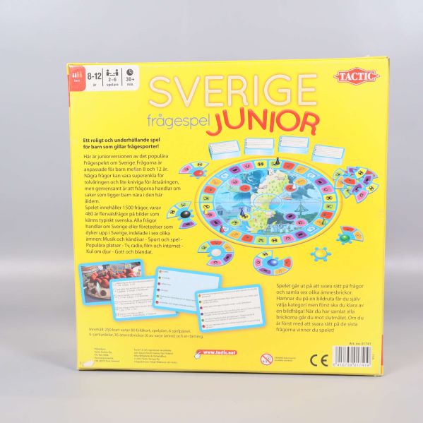 Baksida av spelet Sverige Junior med spelplan och information