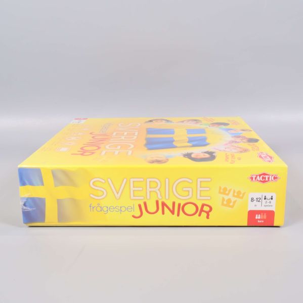 Sverige Junior spel förpackning sedd från sidan med flaggmotiv