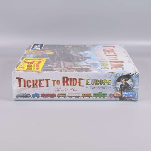Ticket to Ride Europe från en sned vinkel förpackad i plast