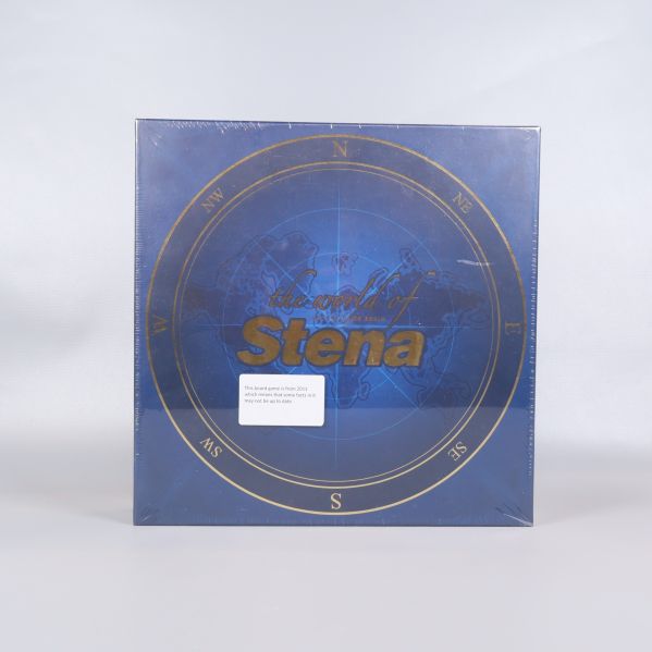 Framsidan av blå spelkartong med gulddetaljer och Stena-logo