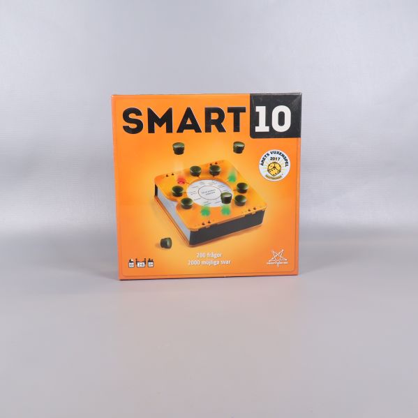Smart 10 spelask i orange färg med tydlig titel och svarsknappar