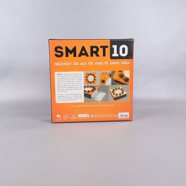 Baksida av Smart 10 spelask med bilder på speldetaljer
