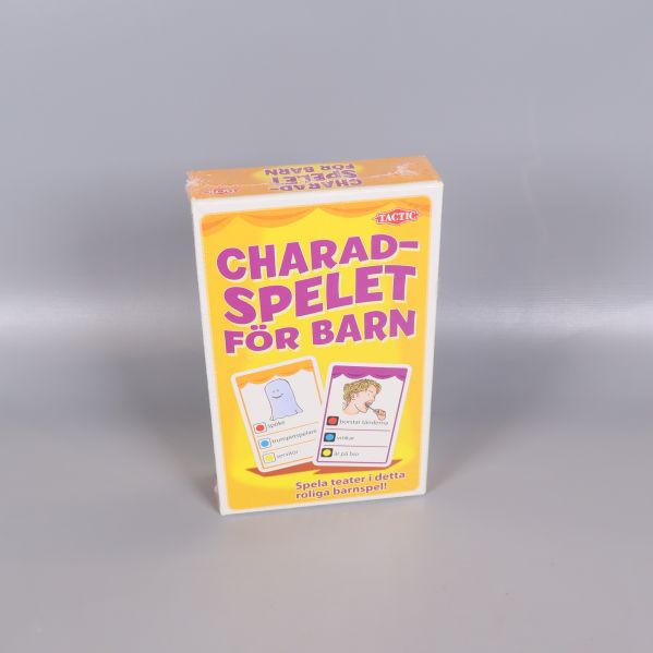 Framsida på Charadspelet för barn med kortillustration