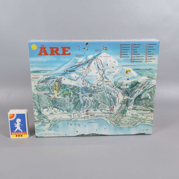 Åre-pussel med fjällkarta bredvid liten tändsticksask