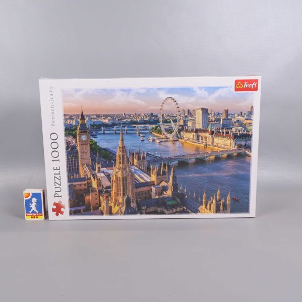 Pusselask med Londonmotiv och tändsticksask som storleksjämförelse