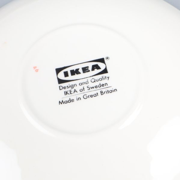 IKEA-logotyp och produktinformation under kopp