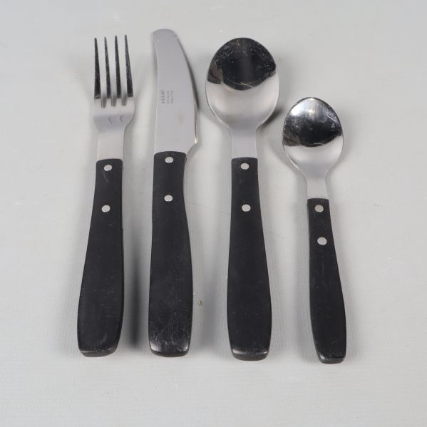 Gaffel, kniv, sked och tesked från set