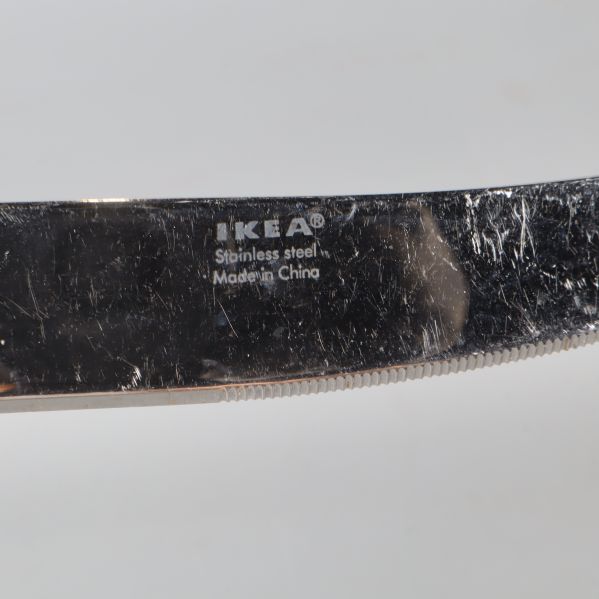 Närbild på IKEAs kniv i rostfritt stål