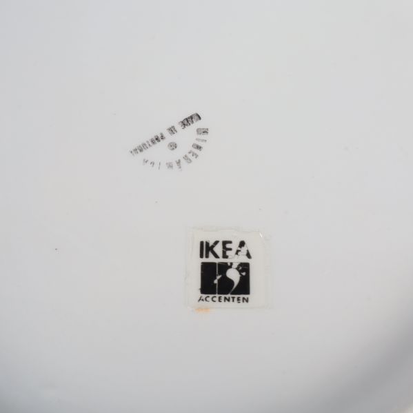 IKEA stämpel under vit kruka