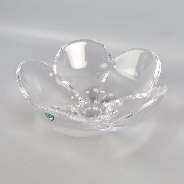 Glasskål med unik blomform
