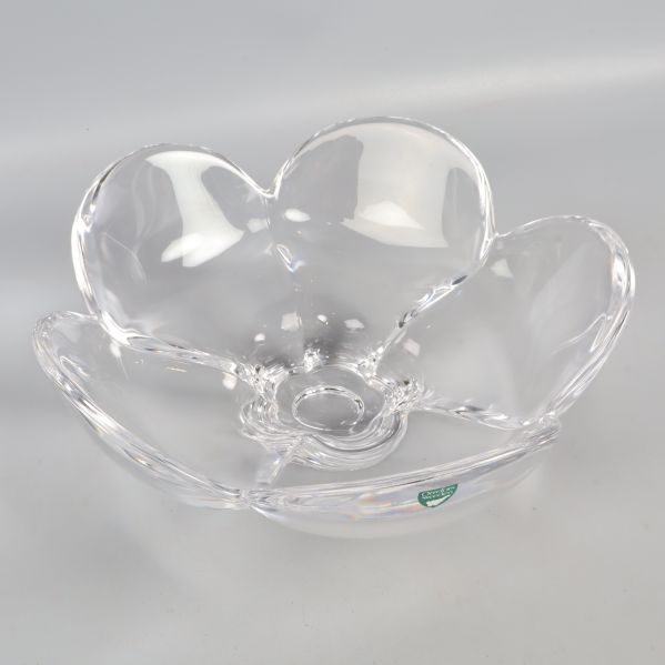 Glasskål med unik blomform