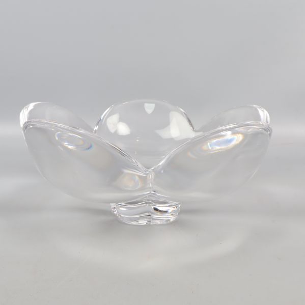 Transparent glasskål med design från sidan