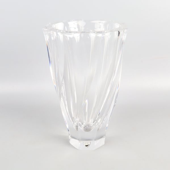 Elegant glasvas från sidan
