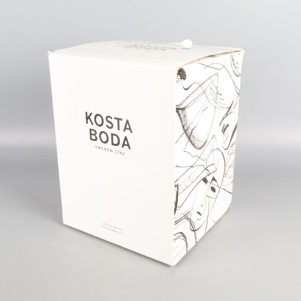 Förpackning med Kosta Boda etikett