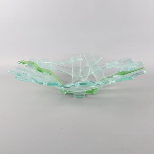 Glasdekoration i en vågig form