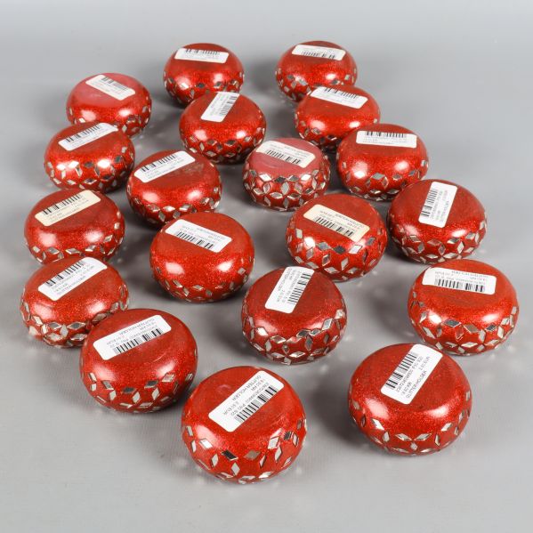 Baksidan av flera ljushållare