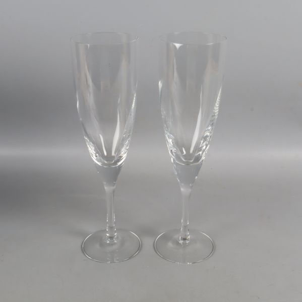 Två champagneglas i närbild