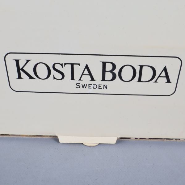 Kosta Boda logotyp på förpackningen