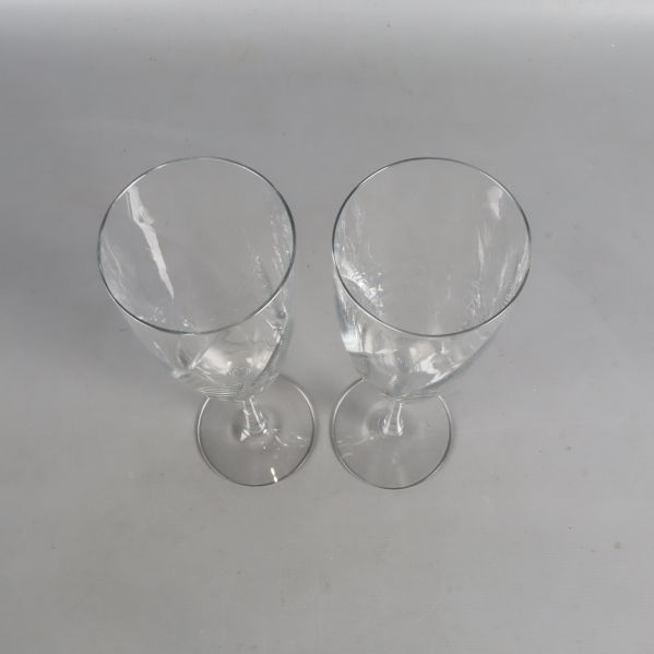 Två champagneglas ovanifrån